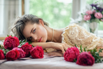 Картинка девушки -+брюнетки +шатенки шатенка поза цветы кружевное платье