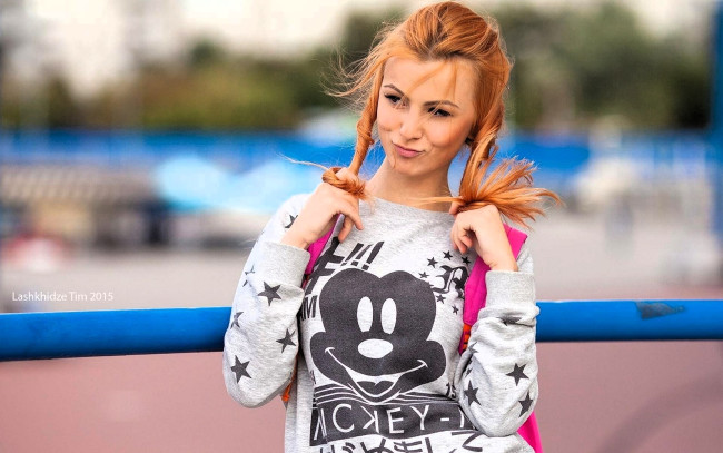 Обои картинки фото девушки, - рыжеволосые и разноцветные, рыжая, свитер