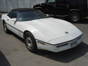 Картинка автомобили выставки уличные фото