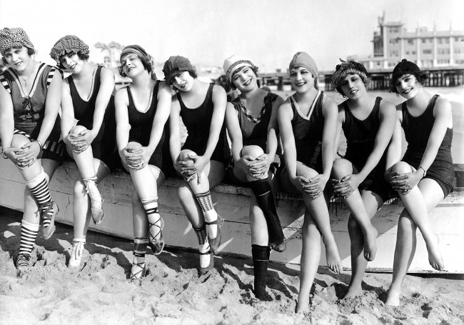 Обои картинки фото разное, ретро, винтаж, много, девушки, купальные, костюмы