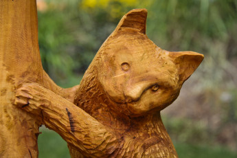 Картинка разное рельефы статуи музейные экспонаты кот дерево