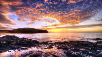 Картинка природа побережье закат море облака камни
