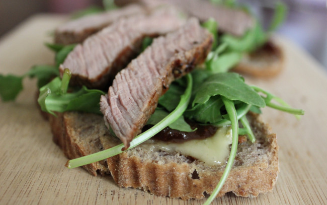 Обои картинки фото еда, бутерброды, гамбургеры, канапе, зелень, мясо, хлеб