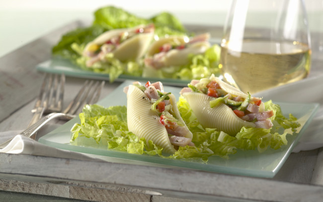 Обои картинки фото еда, салаты, закуски, листья, салата, ракушки, фарш