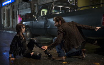 Картинка кино фильмы the mortal instruments city of bones орудия смерти  город костей