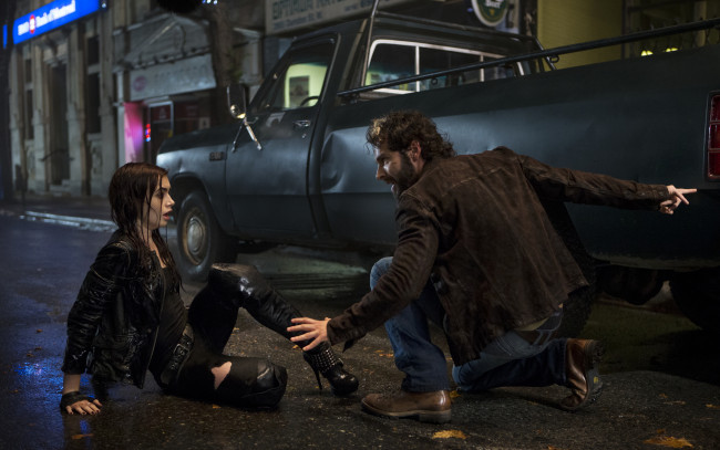 Обои картинки фото кино, фильмы, the, mortal, instruments, city, of, bones, орудия, смерти, , город, костей