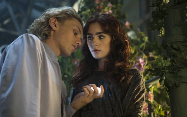 Обои картинки фото кино, фильмы, the, mortal, instruments, city, of, bones, орудия, смерти, , город, костей