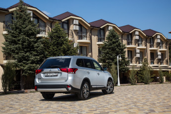 Картинка автомобили mitsubishi 2015г outlander
