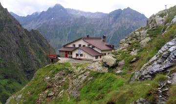 Картинка города -+здания +дома ущелье