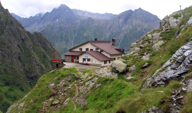 Обои картинки фото города, - здания,  дома, ущелье