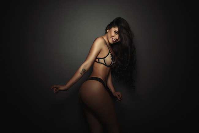 Обои картинки фото девушка, девушки, -unsort , брюнетки, темноволосые, модель