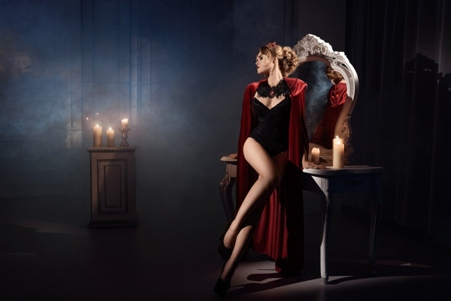 Обои картинки фото девушки, ellina myuller, белье, мантия, зеркало, свечи, эллина, мюллер