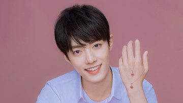 Картинка мужчины xiao+zhan актер рука украшения