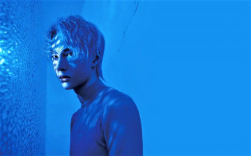 обоя мужчины, wang yi bo, актер, певец, блондин, свитер, стекло