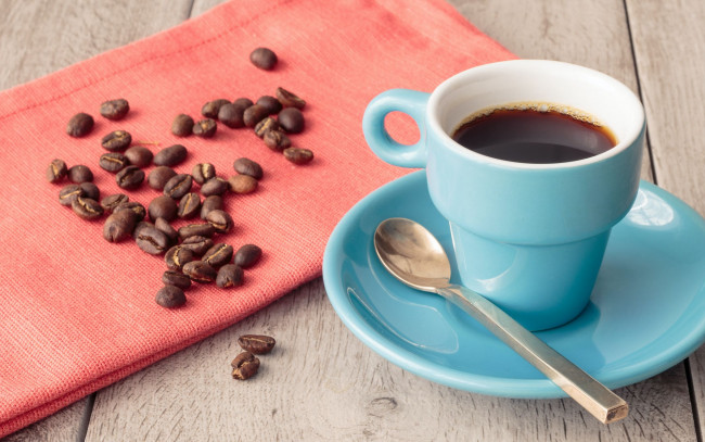 Обои картинки фото еда, кофе,  кофейные зёрна, чашка, блюдце, зерна