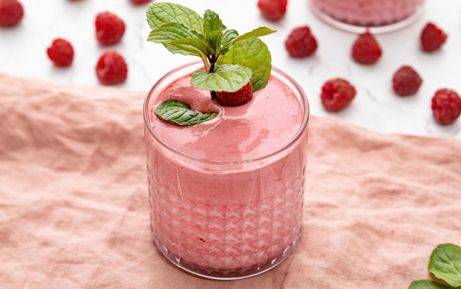 Обои картинки фото еда, мороженое,  десерты, ягоды, десерт, мята, малина