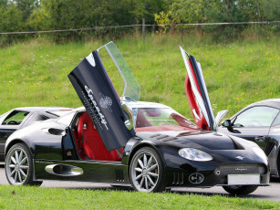 Картинка автомобили выставки уличные фото