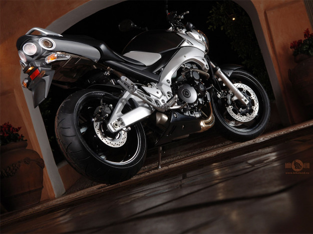 Обои картинки фото мотоциклы, suzuki