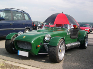 Картинка автомобили выставки уличные фото