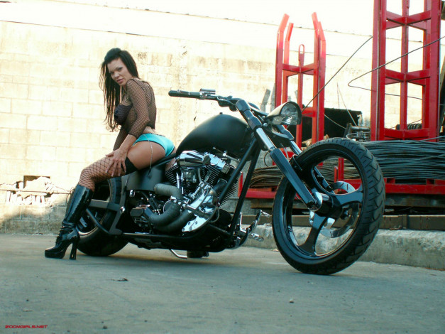 Обои картинки фото мотоциклы, мото, девушкой