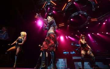 Картинка музыка pussycat dolls микрофоны сцена прожектора