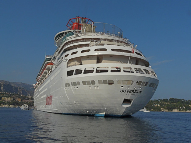 Обои картинки фото корабли, лайнеры, город