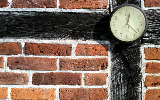 Обои картинки фото разное, Часы, часовые, механизмы, кирпич, стена, часы