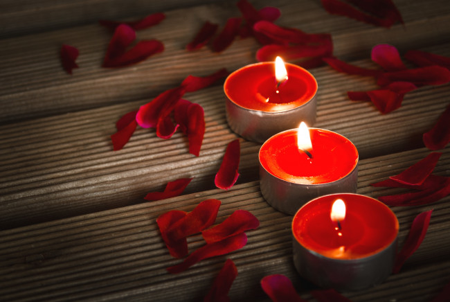 Обои картинки фото разное, свечи, пламя, лепестки