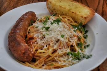 Картинка еда макаронные+блюда овощи колбаска макароны хлеб