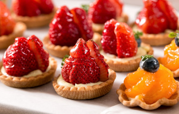 Картинка еда пирожные +кексы +печенье клубника корзинки пирожное апельсин