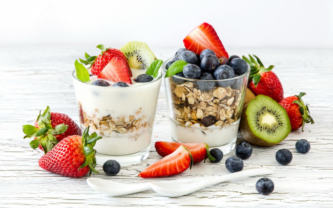 Обои картинки фото еда, мороженое,  десерты, киви, десерт, овсяные, хлопья, berries, fresh, ягоды, черника, клубника