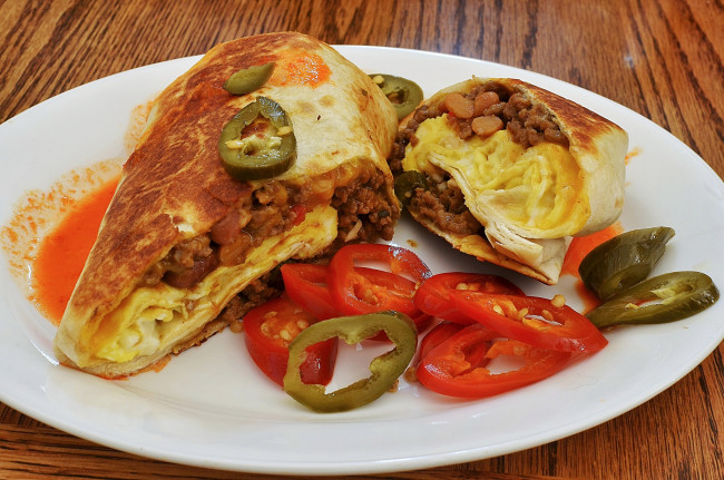 Обои картинки фото еда, бутерброды,  гамбургеры,  канапе, пирог, мясной, овощи