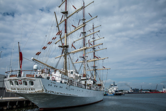 Обои картинки фото dar mlodziezy, корабли, парусники, мачты, причал, паруса