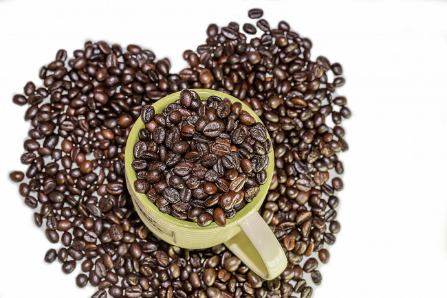 Обои картинки фото еда, кофе,  кофейные зёрна, зерна, кружка