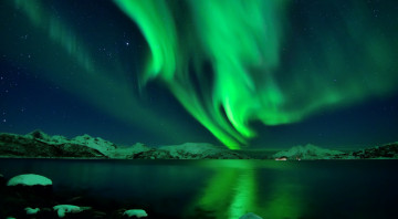 Картинка природа северное+сияние озеро небо сияние горы снег