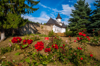 Картинка manastirea+pangarati города -+пейзажи простор