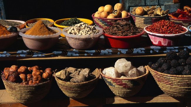 Обои картинки фото еда, крупы,  зерно,  специи,  семечки, прилавок, миски, пряности, приправы, специи