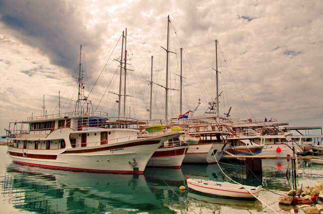 Обои картинки фото корабли, порты ,  причалы, порт, рейд