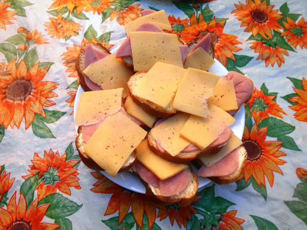 Обои картинки фото еда, бутерброды,  гамбургеры,  канапе, сыр, хлеб, колбаса