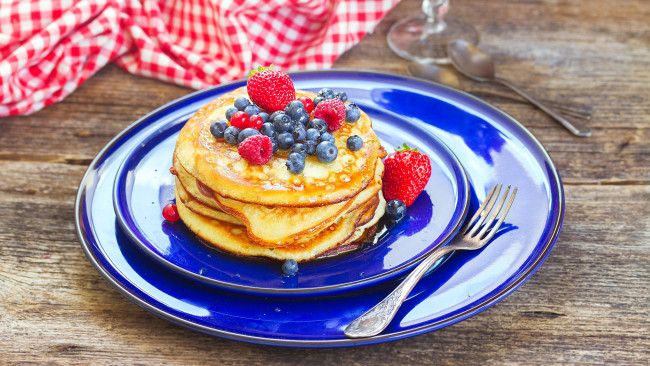 Обои картинки фото еда, блины,  оладьи, ягоды, оладьи