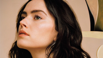 Картинка девушки daisy+ridley брюнетка лицо