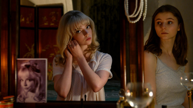 Обои картинки фото last night in soho ,  2021 , кино фильмы, last night in soho, прошлой, ночью, в, сохо, аня, тейлор, джой, ужасы, драма, триллер, детектив, thomasin, mckenzie