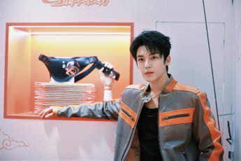 Картинка мужчины hou+ming+hao актер куртка реклама