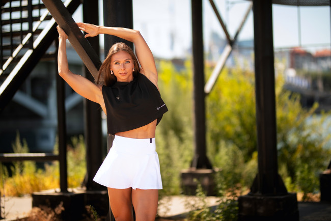 Обои картинки фото девушка - girl, девушки, - брюнетки,  шатенки, девушка, женщина, шатенка, темноволосая, сексуальная, модель, звезда, позирует, разная, обувь, верхняя, стильная, одежда, нижнее, эротическое, бельё, трусы, лифчик, колготки, чулки, аксессуары, макияж, и, множество, элементов, на, фотографии