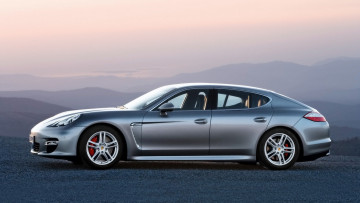 Картинка автомобили porsche горы туман серебристый порше panamera