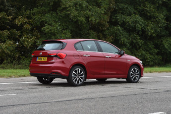 Картинка автомобили fiat tipo 5-door uk-spec