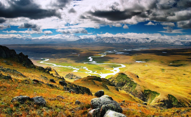 Обои картинки фото природа, реки, озера, трава, камни, небо, тучи, долина, горы