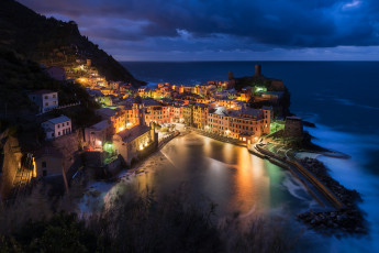 Картинка vernazza города -+огни+ночного+города побережье