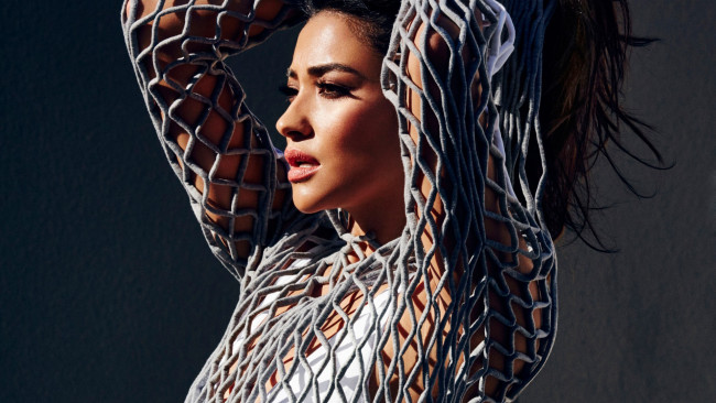 Обои картинки фото девушки, shay mitchell, поза