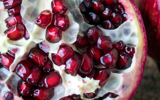 Обои картинки фото еда, гранат, макро, зерна